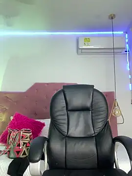 Velveet x online show from November 2025 11:43:02 AM