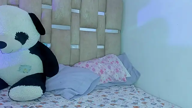 Snapshot of JulianaCarter chatting on December 2025 08:00:01 PM JulianaCarter online show from December 2025 08:00:01 PM