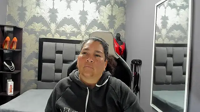 NinaBlazee online show from October 2025 07:15:02 PM