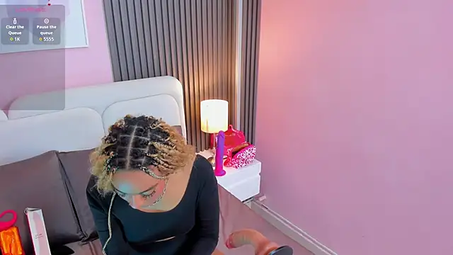 Clawdeen  wolf online show from December 2025 08:45:02 PM