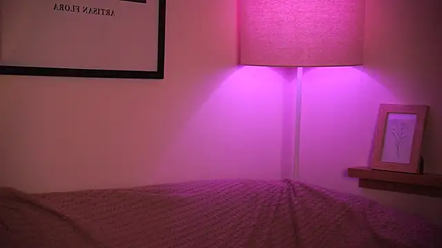 midnightbby  online show from November 2025 05:46:02 PM