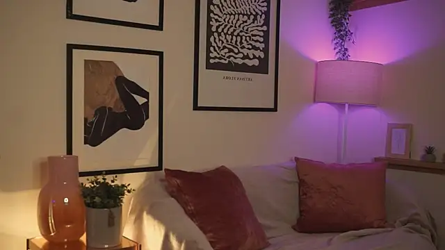 midnightbby  online show from January 2026 02:56:02 PM