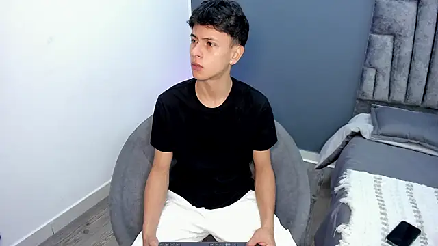 Snapshot of stephane_rouss chatting on December 2025 08:10:01 PM stephane rouss online show from December 2025 08:10:01 PM