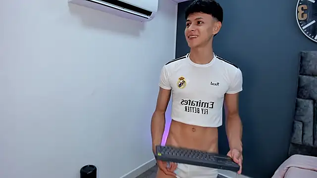 Snapshot of stephane_rouss chatting on November 2025 08:24:01 PM stephane rouss online show from November 2025 08:24:01 PM