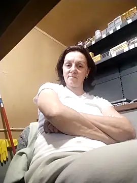 KimmyAghora online show from September 2025 11:00:01 AM