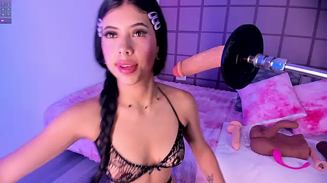 Snapshot of Brooke_monroe chatting on November 2025 04:33:01 PM Brooke monroe online show from November 2025 04:33:01 PM