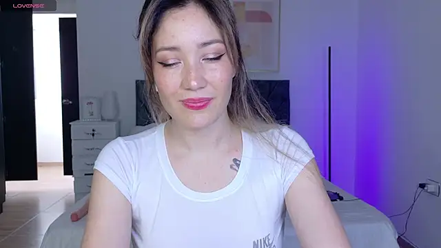 Eliih 01 online show from September 2025 05:48:01 PM