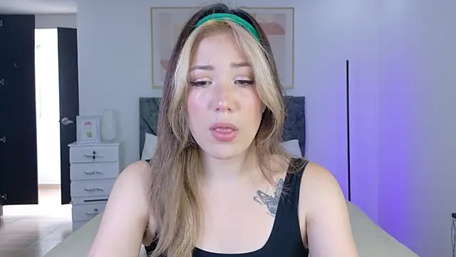 Eliih 01 online show from September 2025 06:07:02 PM