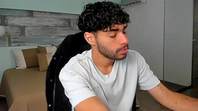 RaphaelDufort online show from December 2025 05:30:01 PM