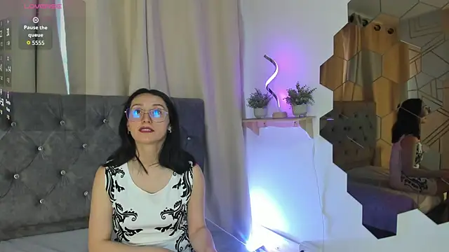Ginevra esposito online show from July 2026 12:45:01 PM