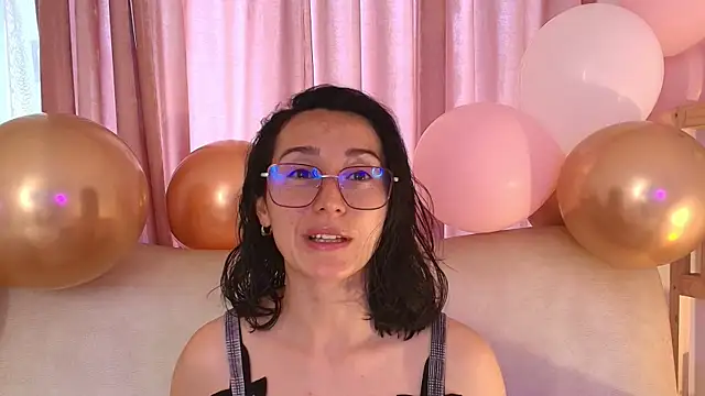 Ginevra esposito online show from April 2026 01:15:01 PM