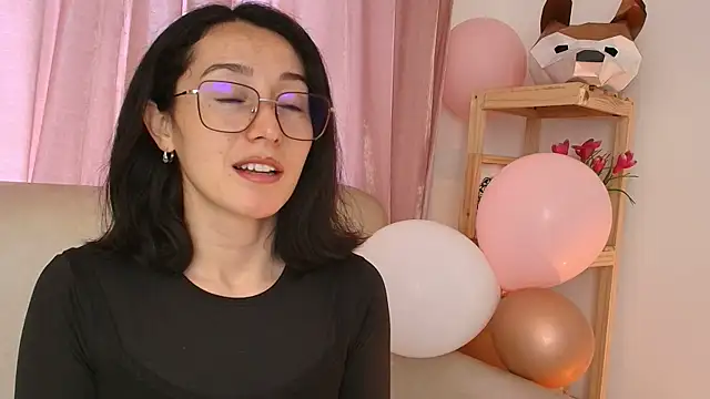 Ginevra esposito online show from April 2026 12:39:01 PM