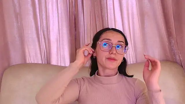 Ginevra esposito online show from April 2026 12:33:01 PM