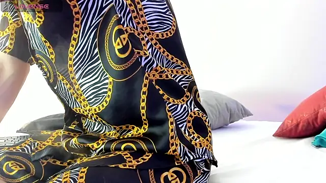 Ivone Rose  online show from November 2025 12:26:01 PM