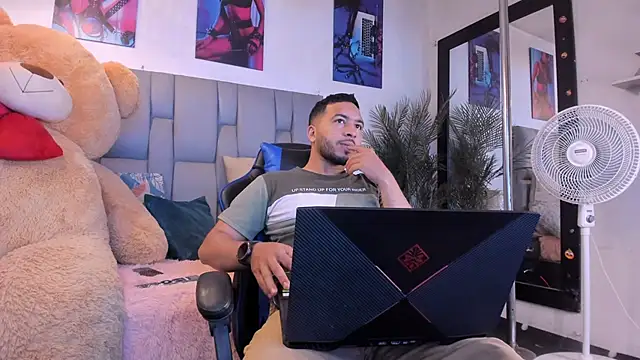 Snapshot of Edahi1386 chatting on September 2025 11:27:02 PM Edahi1386 online show from September 2025 11:27:02 PM