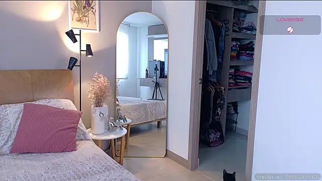 sarah rayy online show from November 2025 05:06:01 PM