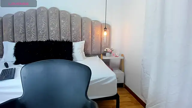 Juicykitten1 online show from September 2025 02:51:02 AM