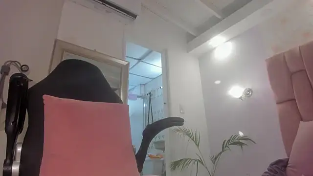 aishathornee online show from March 2026 07:15:02 PM