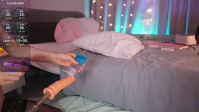 Kira Light online show from March 2026 02:44:01 PM