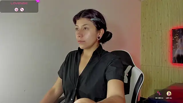 Raven Rouge  online show from February 2026 08:25:01 PM