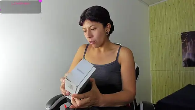 Raven Rouge  online show from February 2026 08:41:01 PM