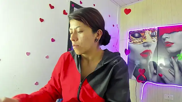 Raven Rouge  online show from May 2026 11:58:01 AM