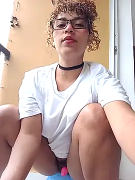 Snapshot of Vikyvoyeur chatting on November 2025 07:13:02 PM Vikyvoyeur online show from November 2025 07:13:02 PM