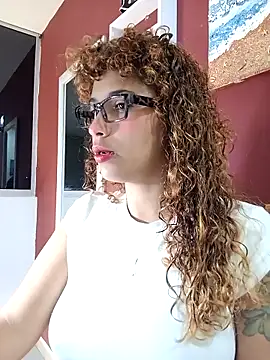 Snapshot of Vikyvoyeur chatting on November 2025 03:07:01 AM Vikyvoyeur online show from November 2025 03:07:01 AM