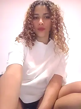 Snapshot of Vikyvoyeur chatting on September 2025 03:27:02 AM Vikyvoyeur online show from September 2025 03:27:02 AM