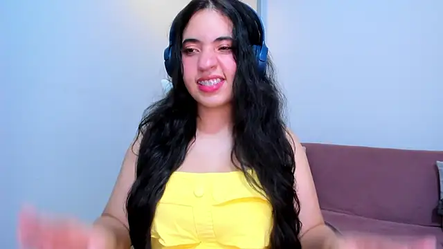 Nicol Chang online show from November 2025 08:45:01 PM