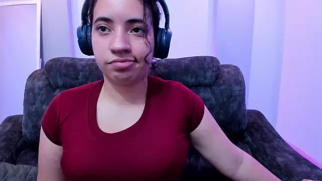 Nicol Chang online show from November 2025 07:51:01 PM