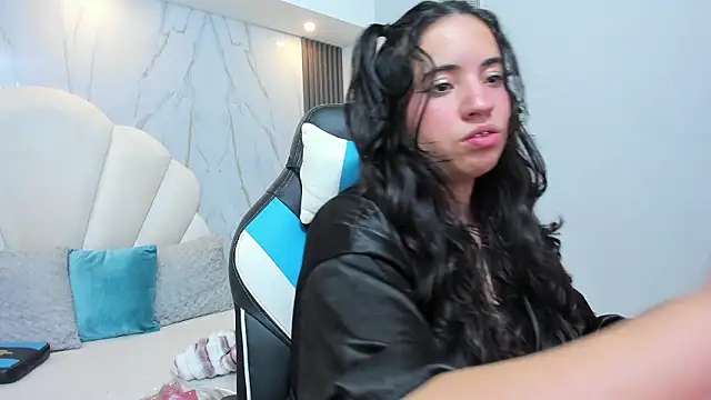 Nicol Chang online show from February 2026 01:30:01 PM