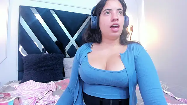 Nicol Chang online show from November 2025 07:47:02 PM