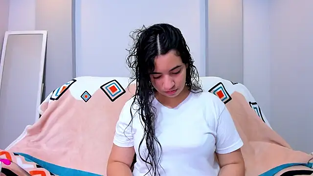 Nicol Chang online show from November 2025 08:19:01 PM