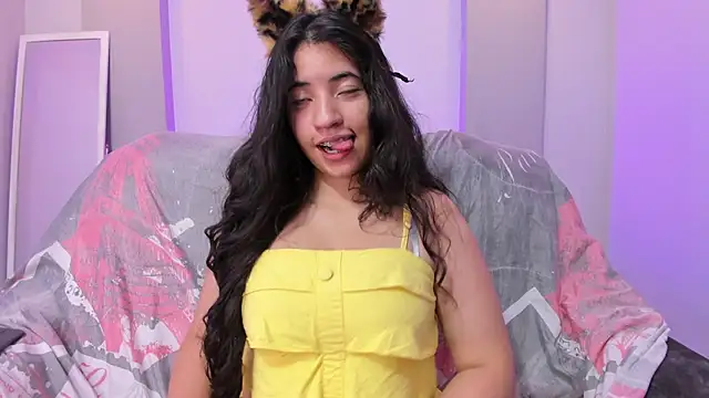 Nicol Chang online show from November 2025 08:09:02 PM