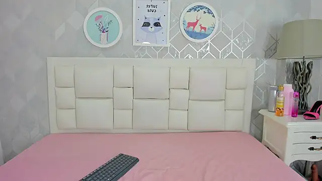 naia cox online show from April 2026 03:46:02 AM