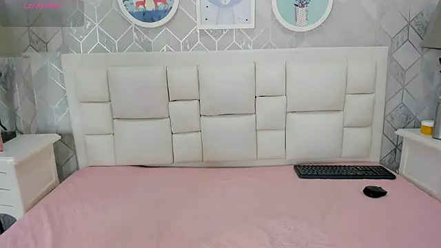 naia cox online show from January 2026 03:44:01 AM