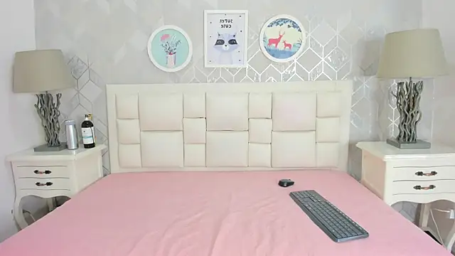 naia cox online show from March 2026 03:55:01 AM