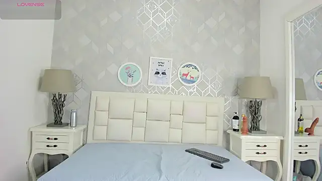 naia cox online show from March 2026 03:52:01 AM