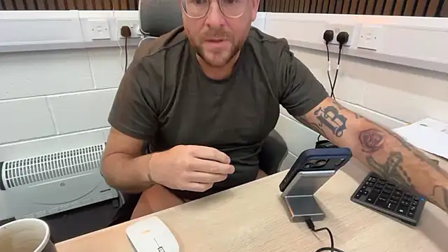 bilf1978 online show from April 2026 07:26:02 AM