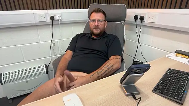 bilf1978 online show from April 2026 08:54:01 AM