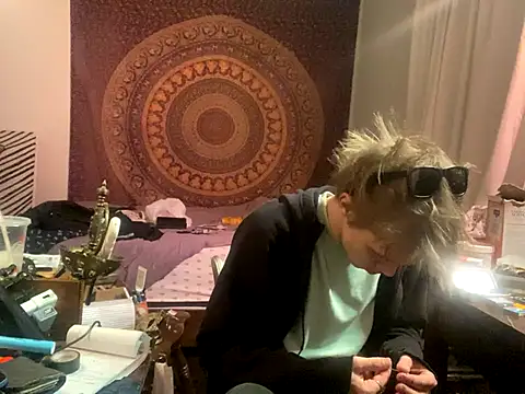 XanderOzzz online show from November 2025 08:18:02 AM