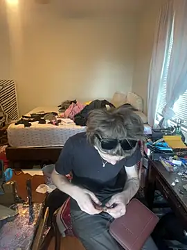 XanderOzzz online show from May 2026 07:00:01 PM