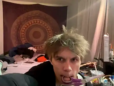 XanderOzzz online show from November 2025 10:52:02 AM