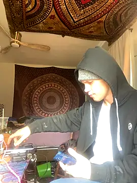 XanderOzzz online show from November 2025 05:57:01 PM