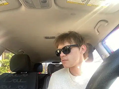 XanderOzzz online show from October 2025 06:05:01 PM