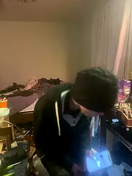 XanderOzzz online show from December 2025 12:33:01 PM