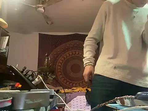 XanderOzzz online show from November 2025 09:30:01 AM