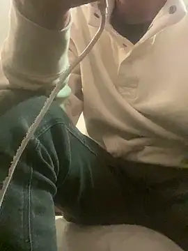 XanderOzzz online show from December 2025 01:43:01 AM