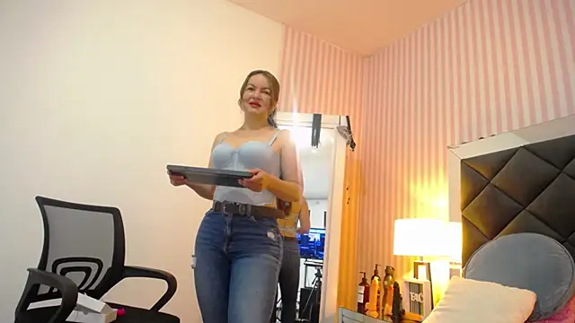 ViictoriaJones  online show from December 2025 01:17:02 PM